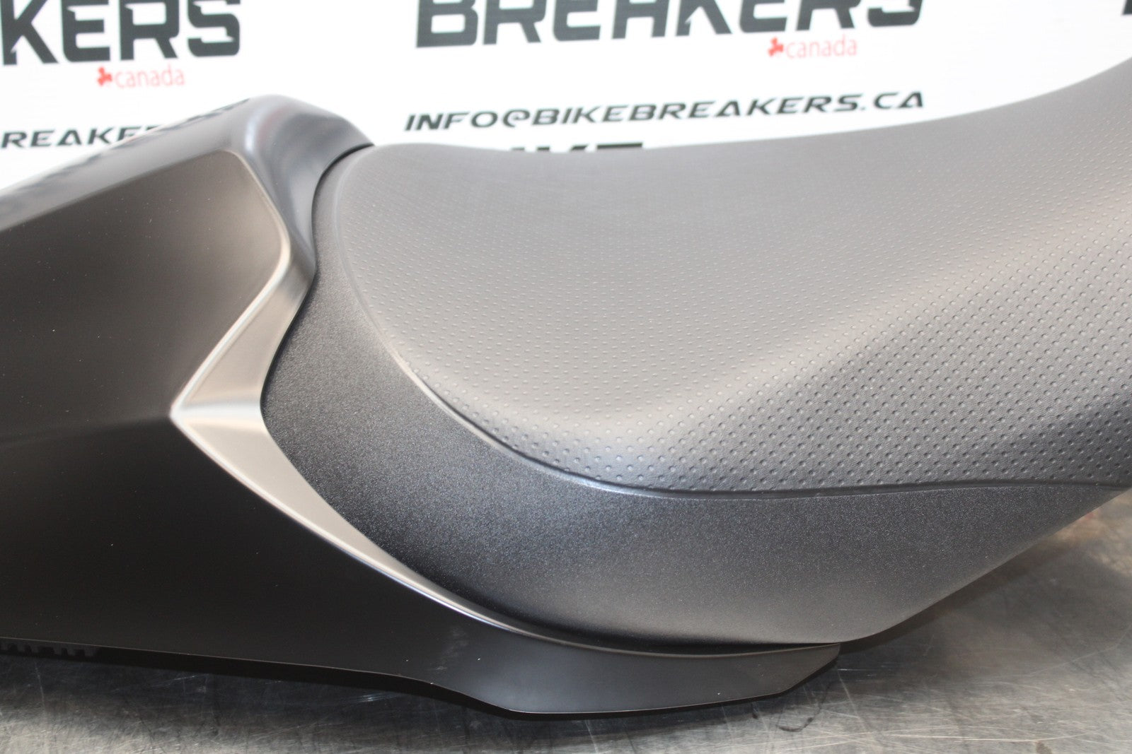 23-24 KAWASAKI NINJA ZX14R NEW!! FRONT REAR SEAT SADDLE BB764