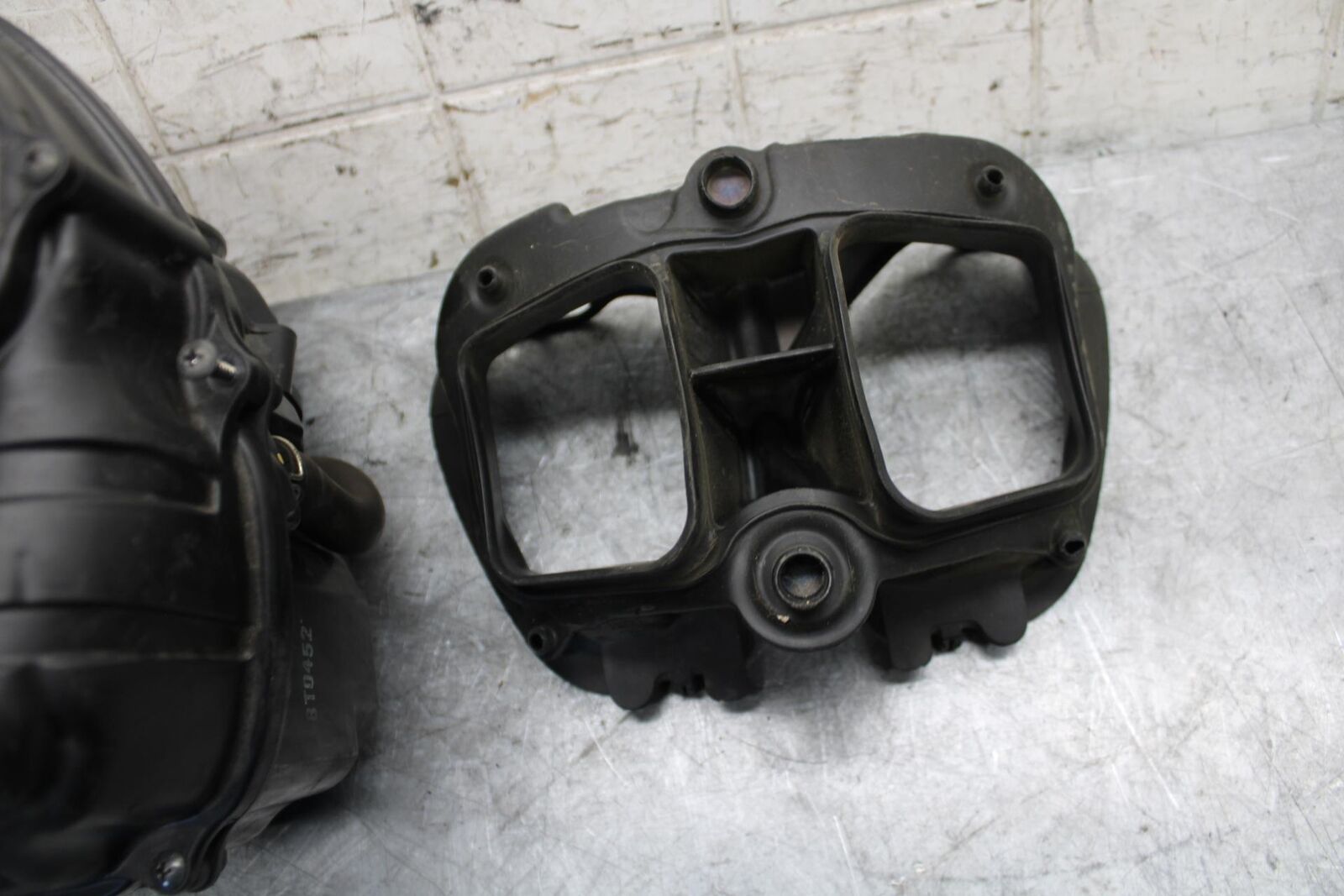 2007 Honda CBR600RR AIRBOX AIR INTAKE FILTER BOX 17220-MFJ-D00  BB542