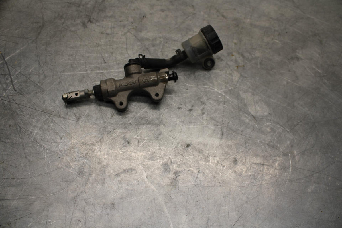 08-16 YAMAHA YZF R6 REAR BACK BRAKE MASTER CYLINDER W RESERVOIR BB443