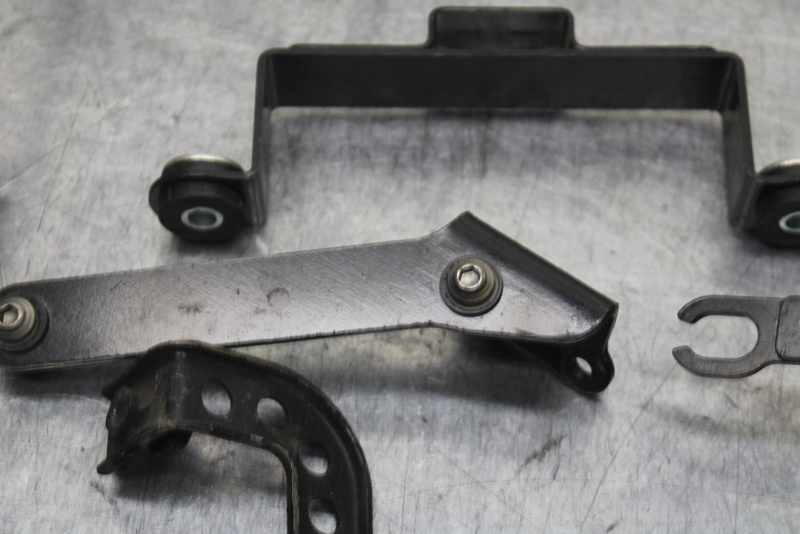 17-20 KAWASAKI 650 EX650 ABS GAS TANK RESERVOIR BRACKET AND MISCELLANEOUS BB88