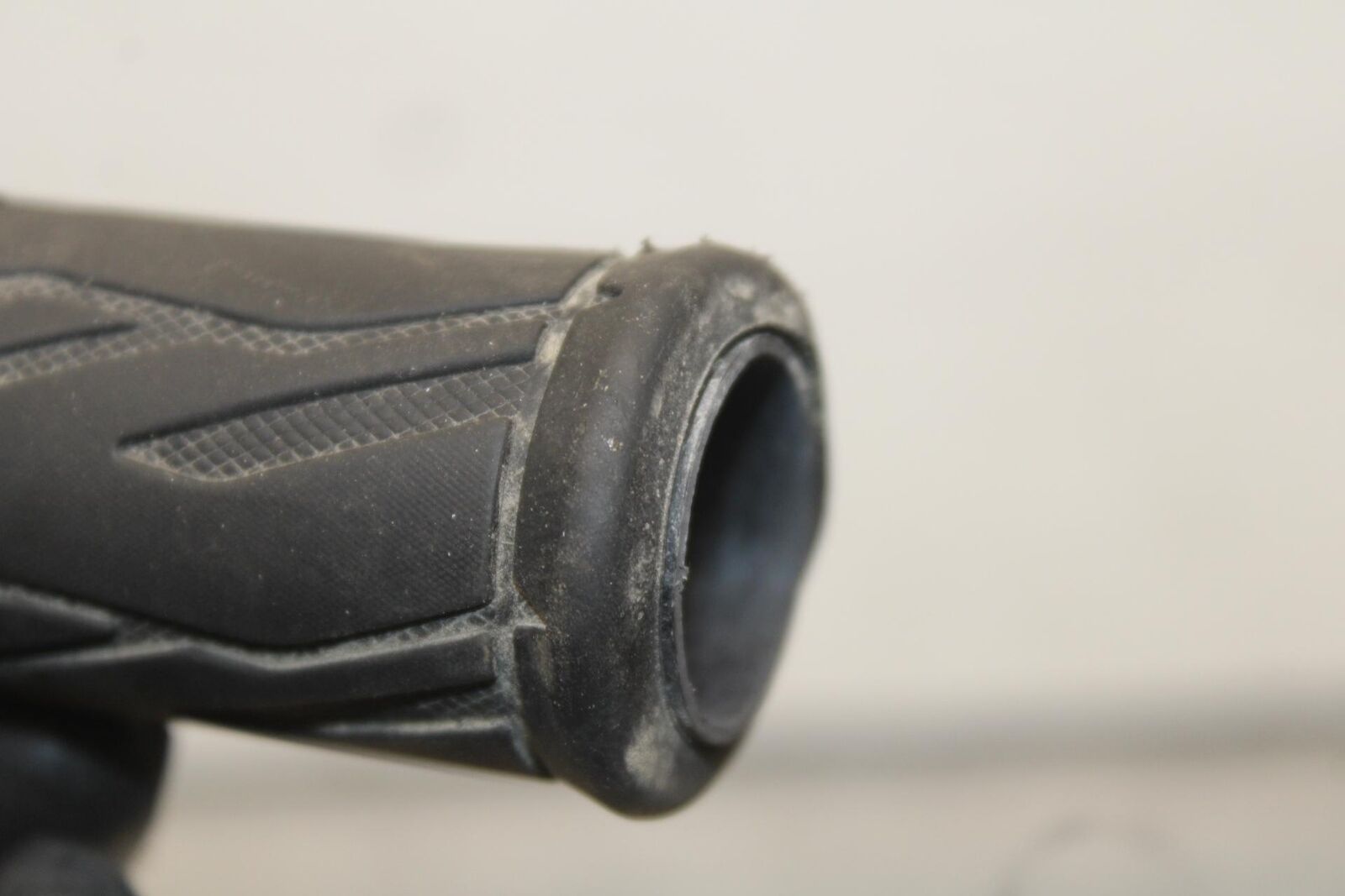 2011 Suzuki GSXR600 RIGHT THROTTLE GRIP BB605