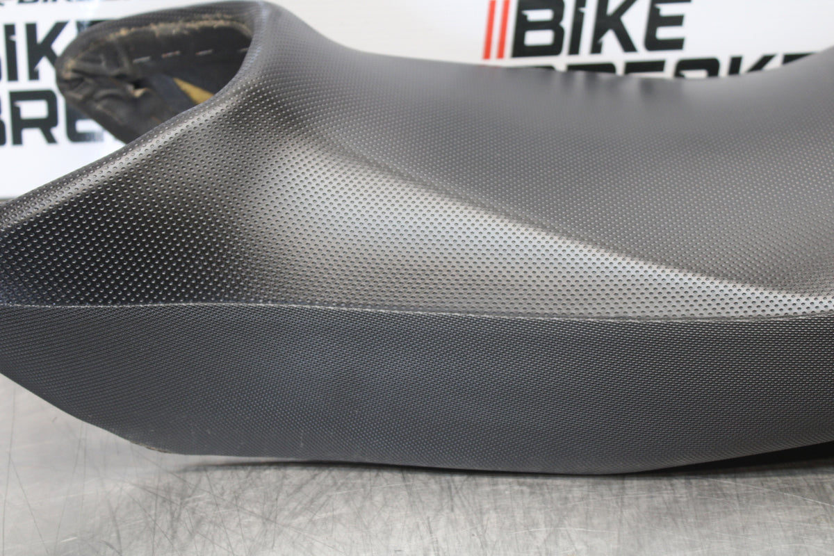 04-09 SUZUKI GS500F FRONT REAR SEAT SADDLE BB165