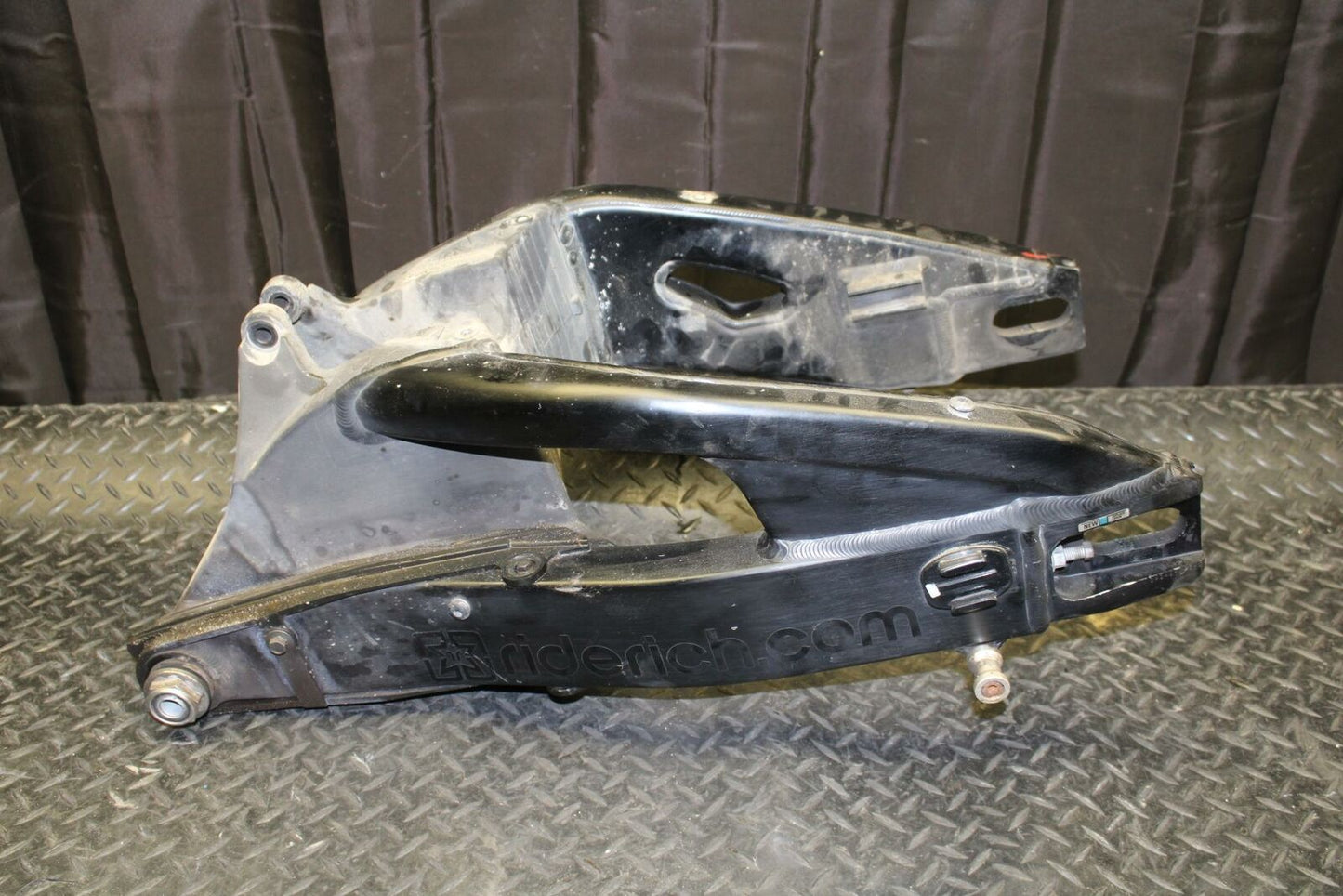 12 HONDA CBR1000RR REAR SWINGARM BACK SUSPENSION SWING ARM BB 176