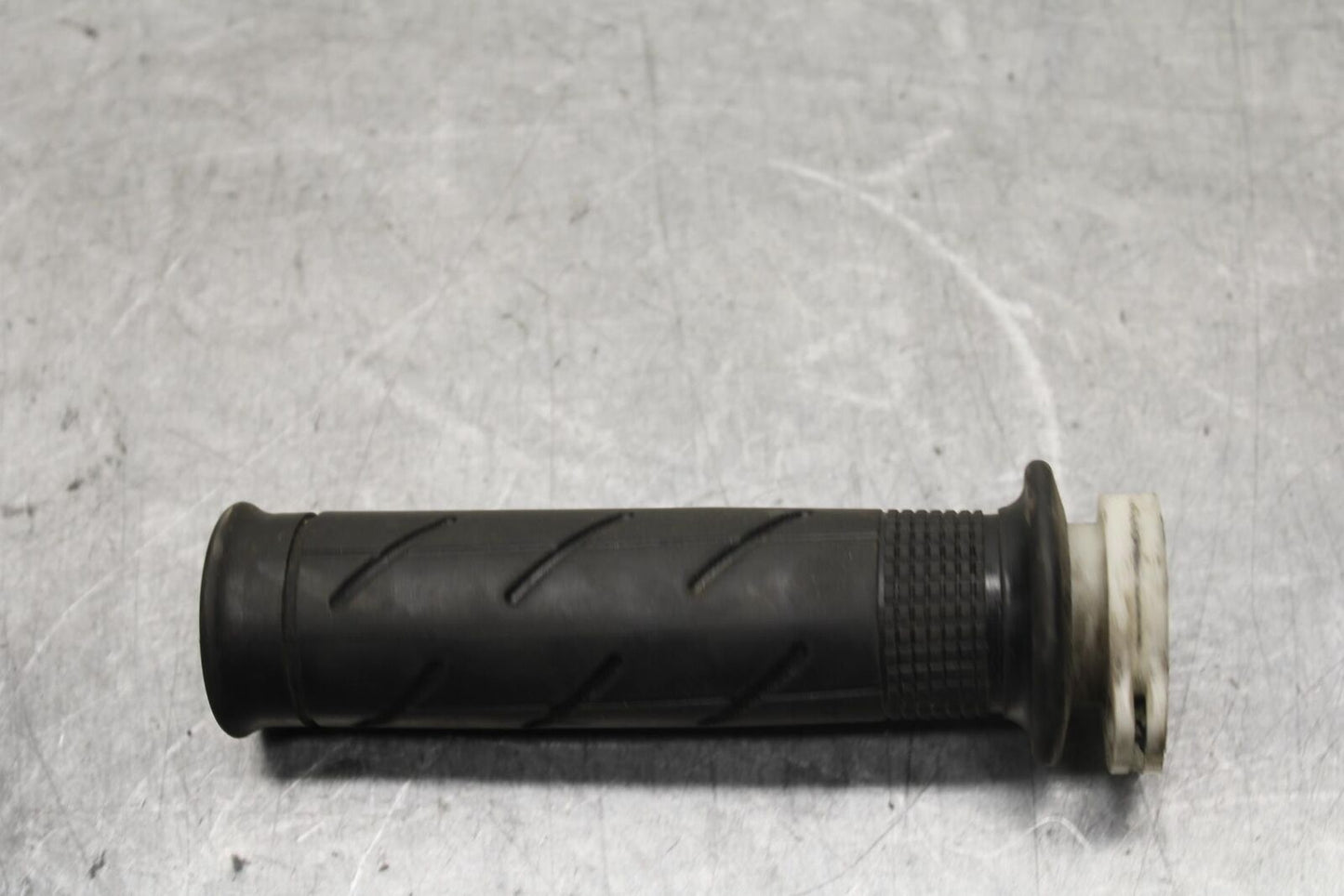 03-04 HONDA CBR600RR RIGHT THROTTLE GRIP 53140-MCF-305 BB637