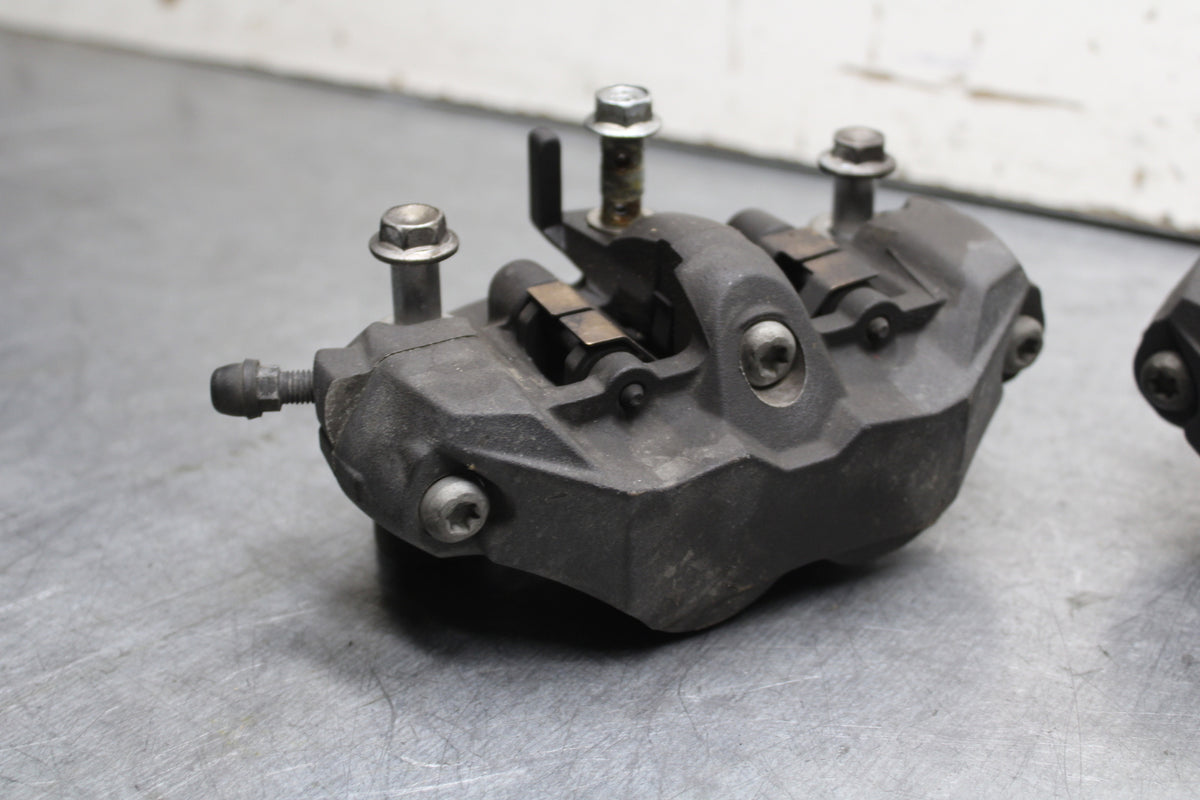 06-07 SUZUKI GSXR750 RIGHT LEFT FRONT BRAKE CALIPER SET PAIR CALIPERS BB670