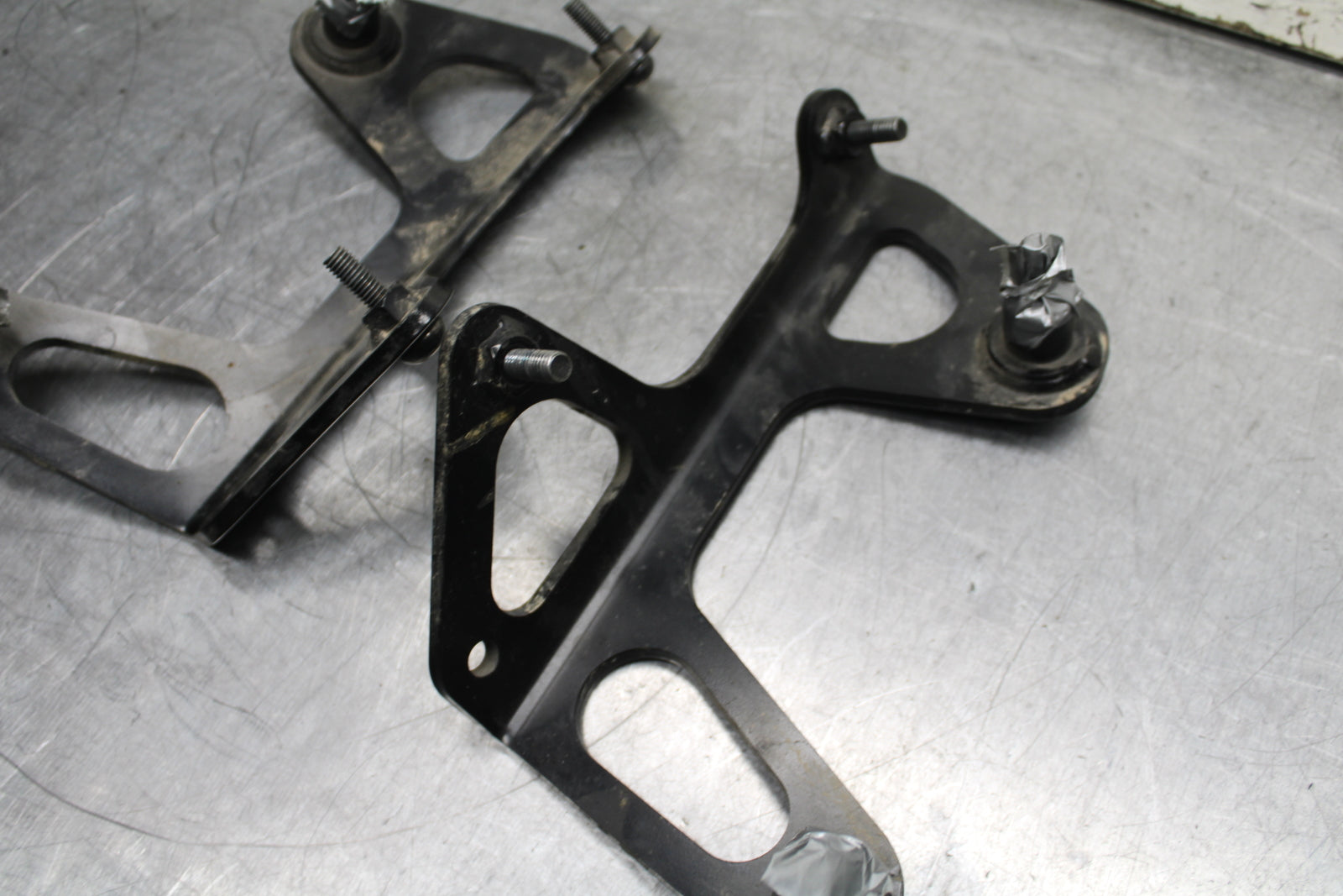 14 HONDA CTX1300A SADDLEBAG CASE MOUNTING BRACKET MOUNT BB732