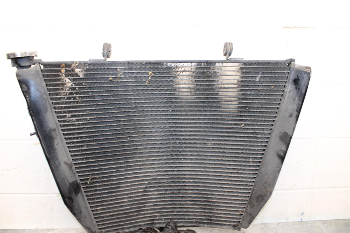 2008 Suzuki GSXR600 ENGINE RADIATOR MOTOR COOLER COOLING 17710-01H10 BB593