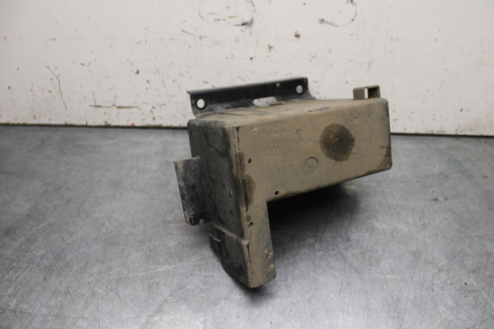 14-15 YAMAHA V STAR 1300 XVS1300CT TOURER BATTERY TRAY BOX HOLDER BB722
