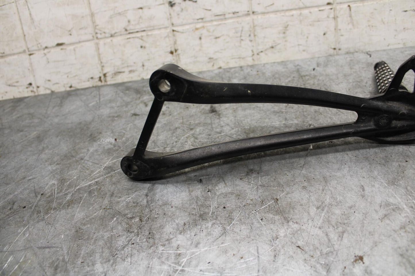 09-12 KAWASAKI NINJA ZX6R RIGHT REAR BACK PASSENGER PEG bb544