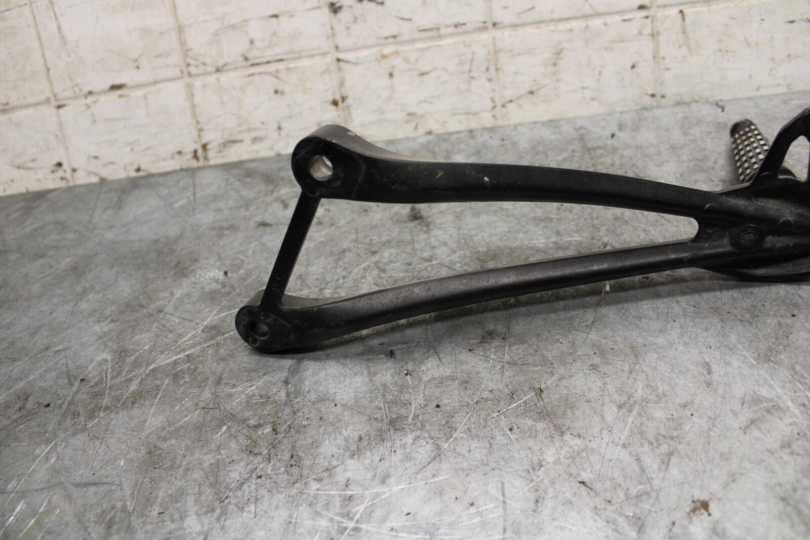 09-12 KAWASAKI NINJA ZX6R RIGHT REAR BACK PASSENGER PEG bb544