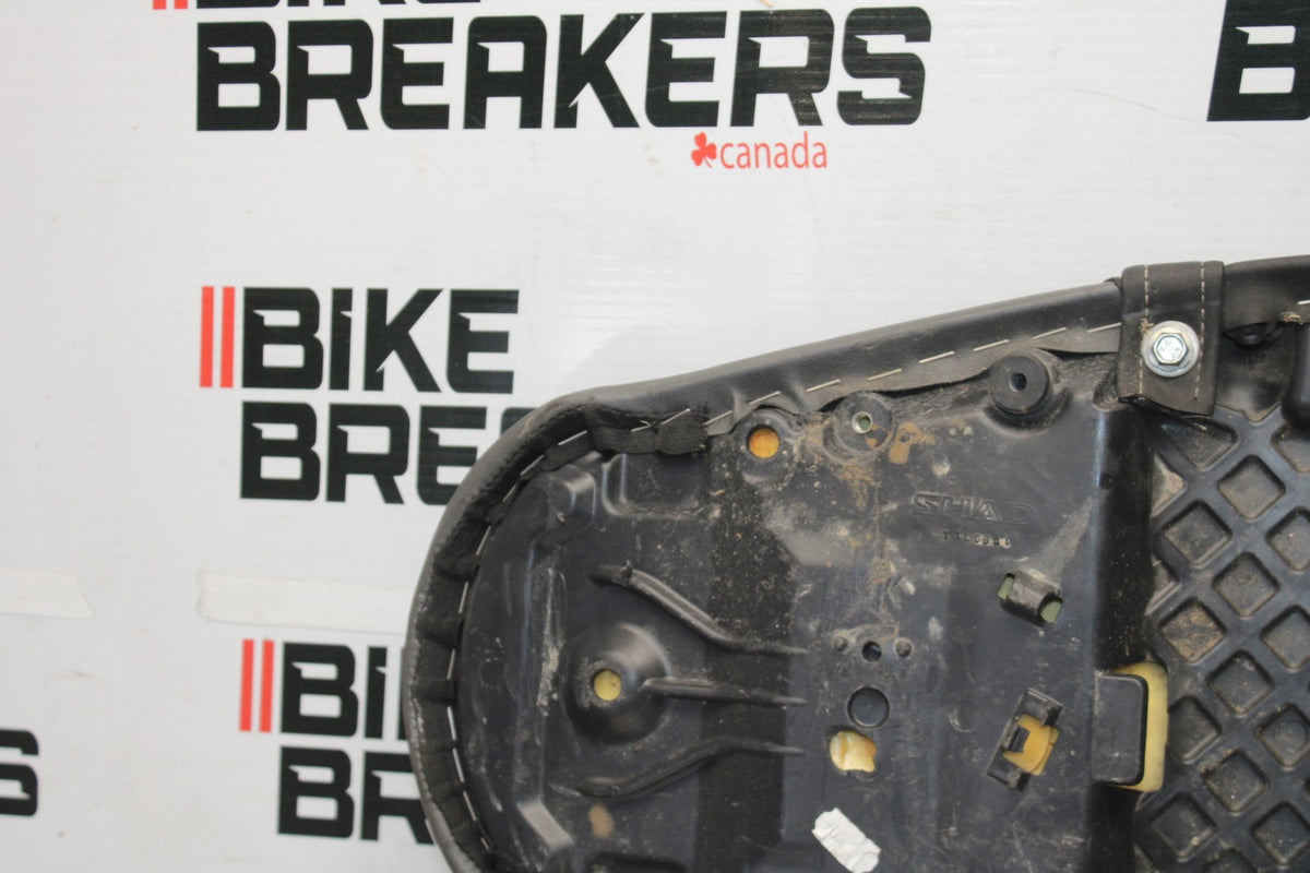 12 TRIUMPH STREET TRIPLE R FRONT REAR SEAT SADDLE BB914