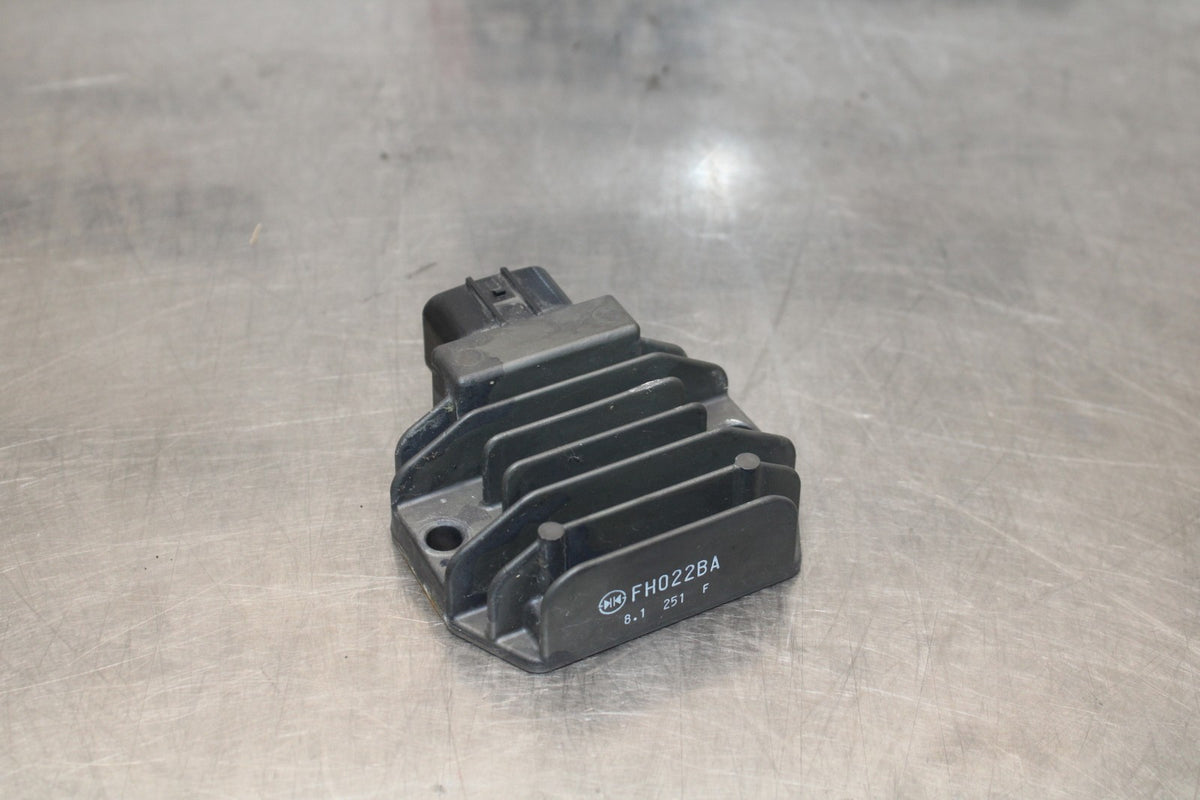 18 YAMAHA YZF R1  RECTIFIER VOLTAGE REGULATOR BB838