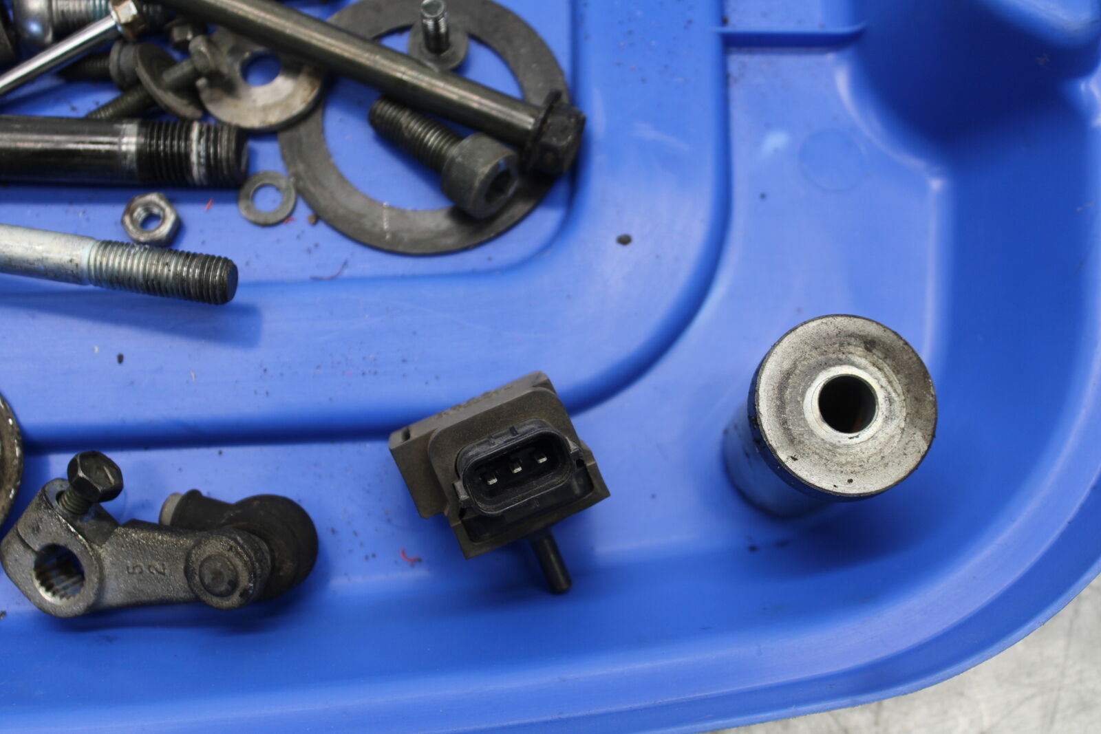 05-09 SUZUKI BOULEVARD C90 MOUNTING BOLTS HARDWARE MOTOR SCREWS BB692