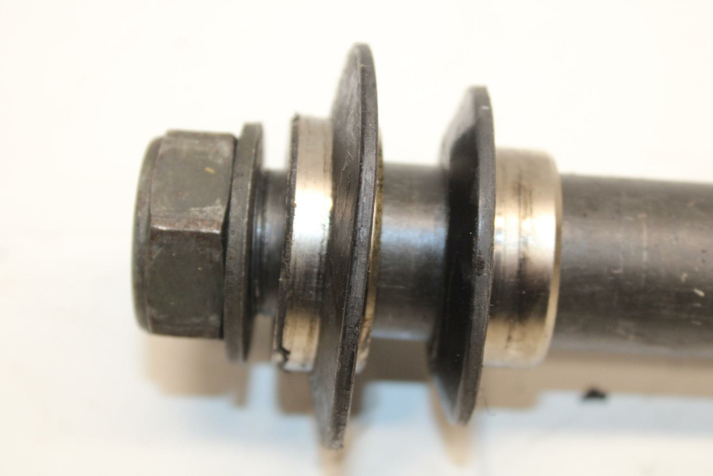 98-99 YAMAHA YZF R1 REAR AXLE BACK WHEEL RIM PIVOT BOLT AXEL BB08