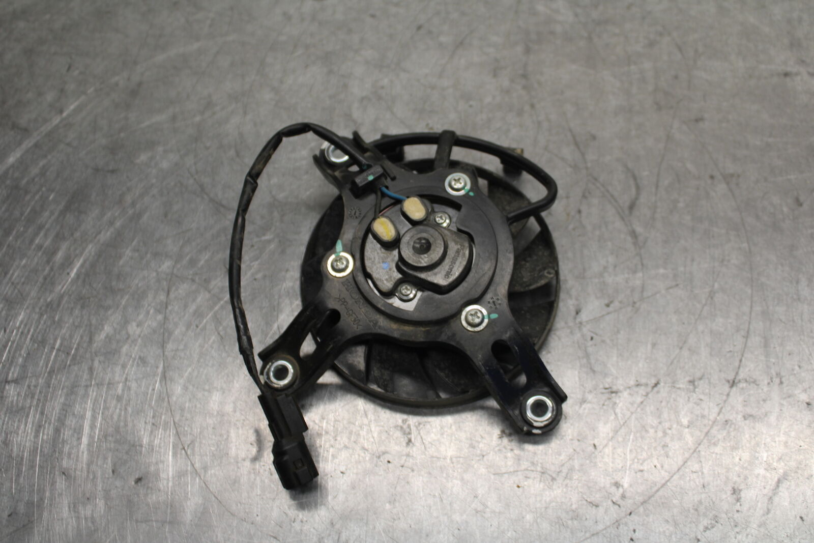 15-19 HONDA CBR300R ENGINE RADIATOR COOLING FAN  BB112