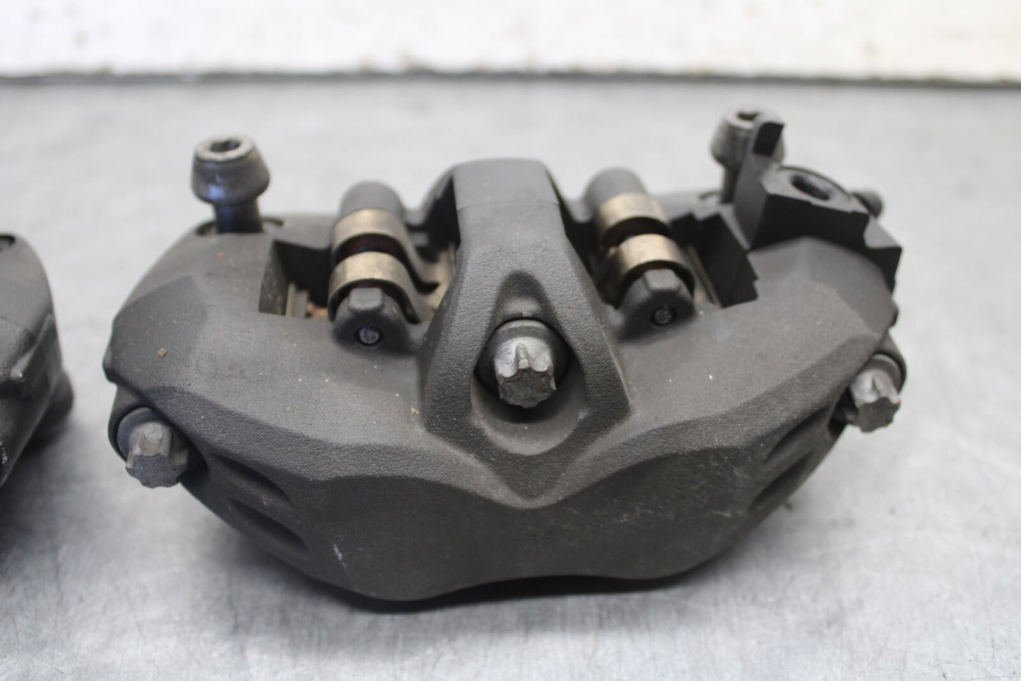 09-12 KAWASAKI NINJA ZX6R RIGHT LEFT FRONT BRAKE CALIPER SET PAIR CALIPERS BB698