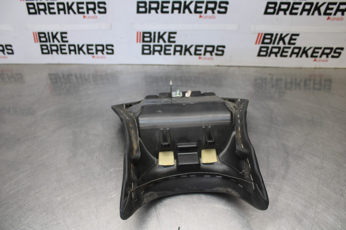24-25 KAWASAKI NINJA 500 ABS FRONT DRIVERS SEAT PAD SADDLE PILLION BB899