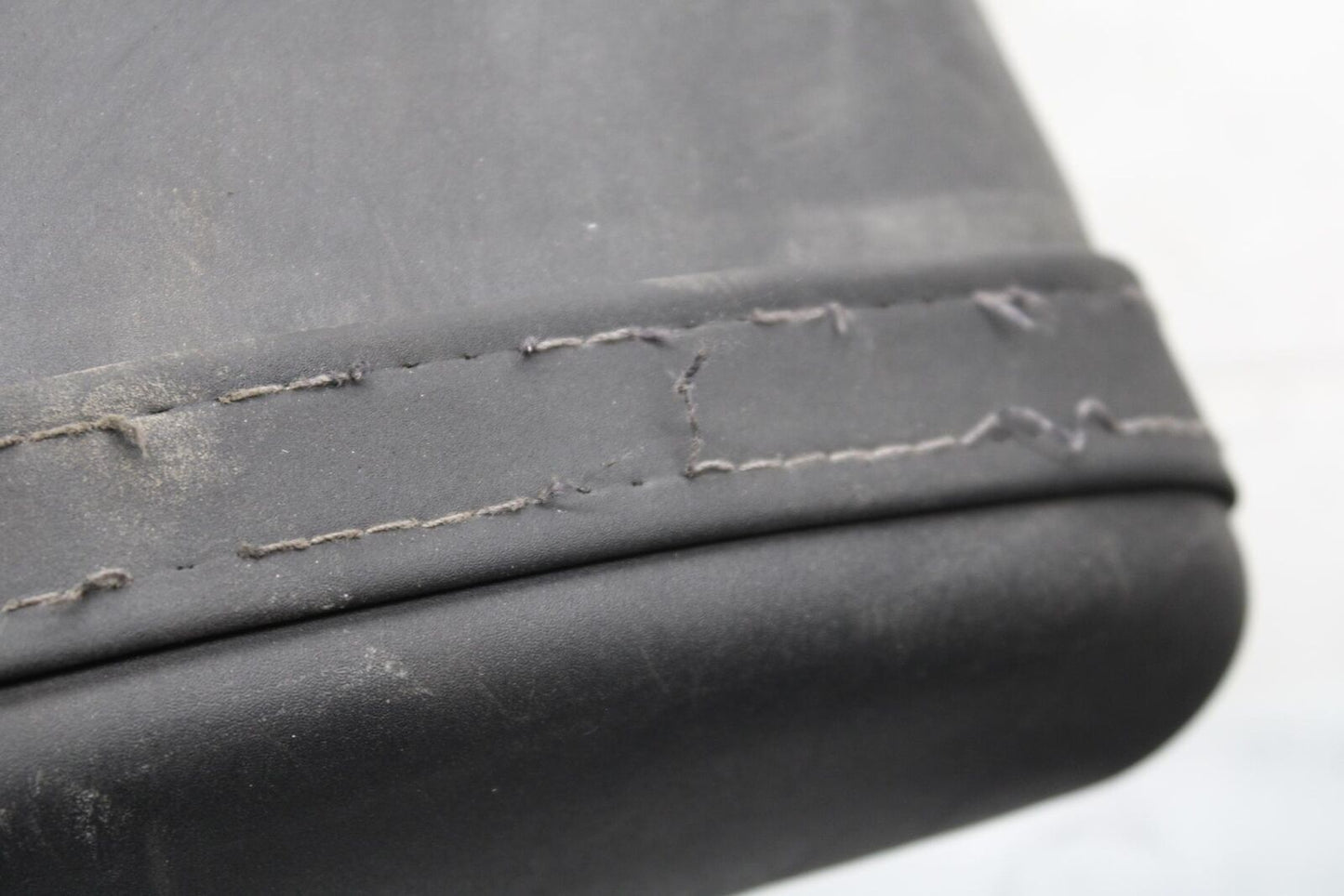 2005 Honda CBR600RR REAR BACK PASSENGER TANDEM SEAT PAD SADDLE PILLION BB564