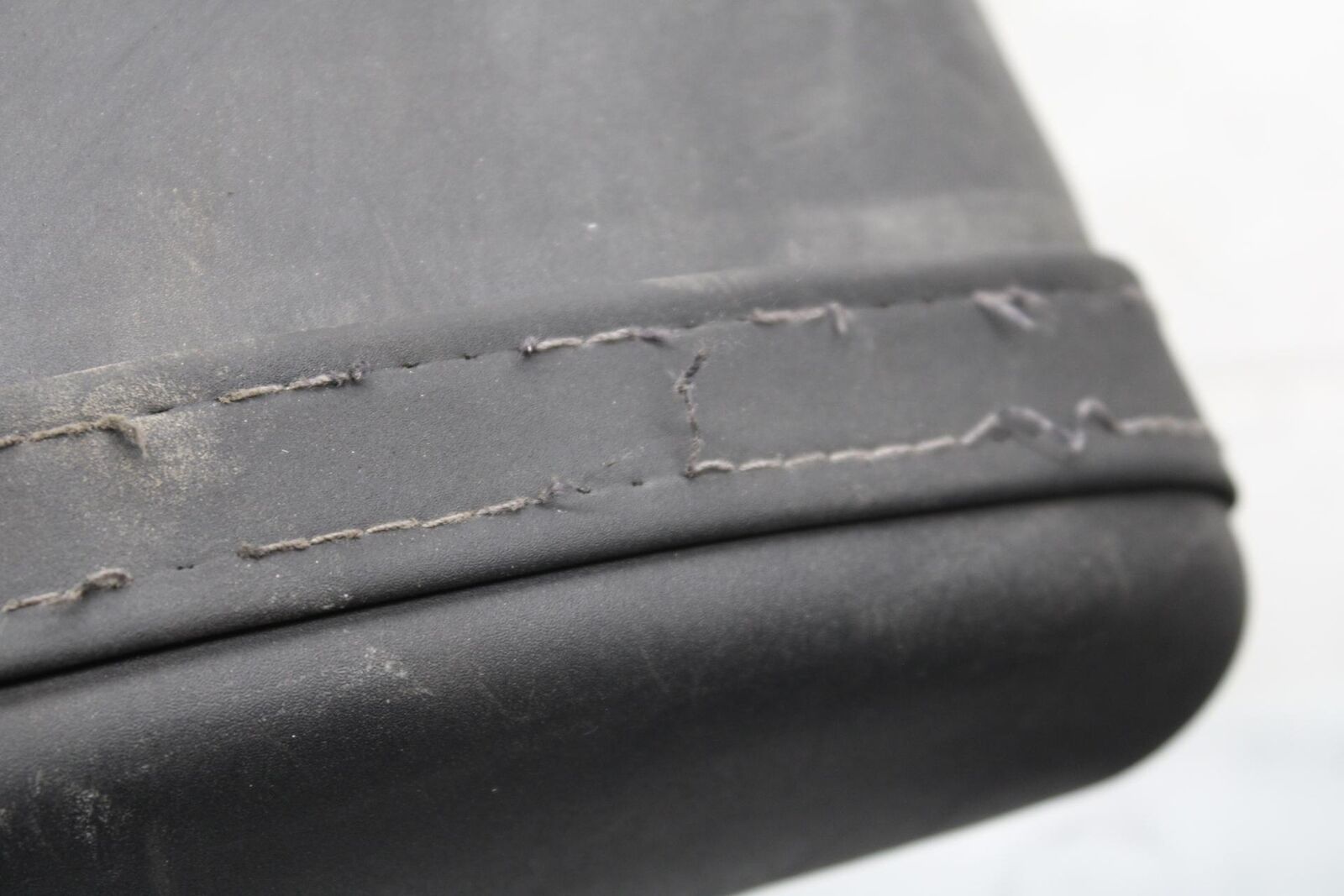 2005 Honda CBR600RR REAR BACK PASSENGER TANDEM SEAT PAD SADDLE PILLION BB564