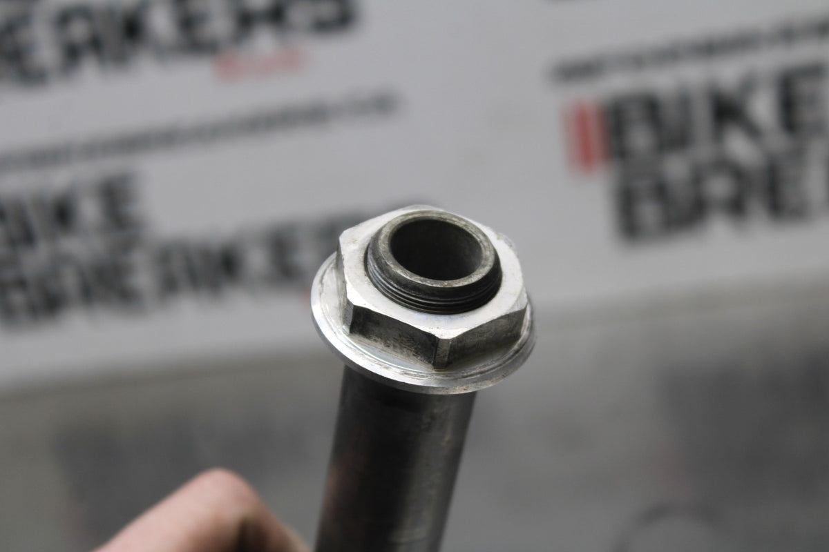 18 YAMAHA YZF R1  FRONT WHEEL RIM AXLE PIVOT BOLT BB838