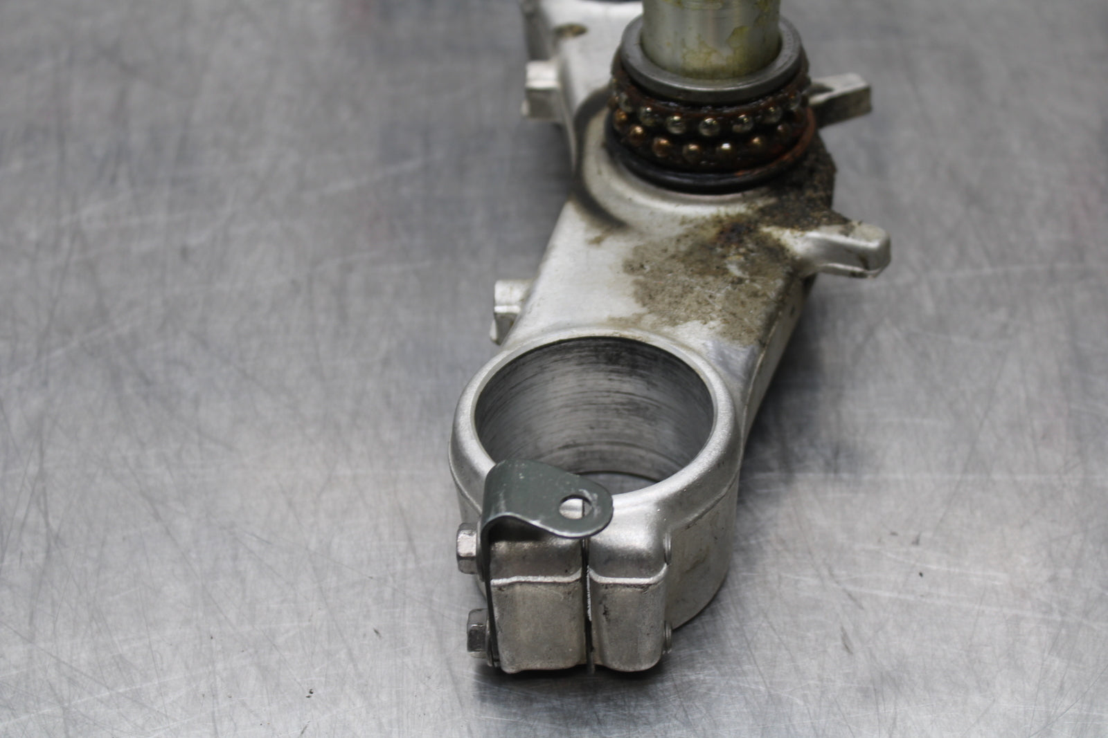 04-05 KAWASAKI NINJA ZX10R FRONT FORKS CLAMP LOWER TRIPLE TREE STEM BB163