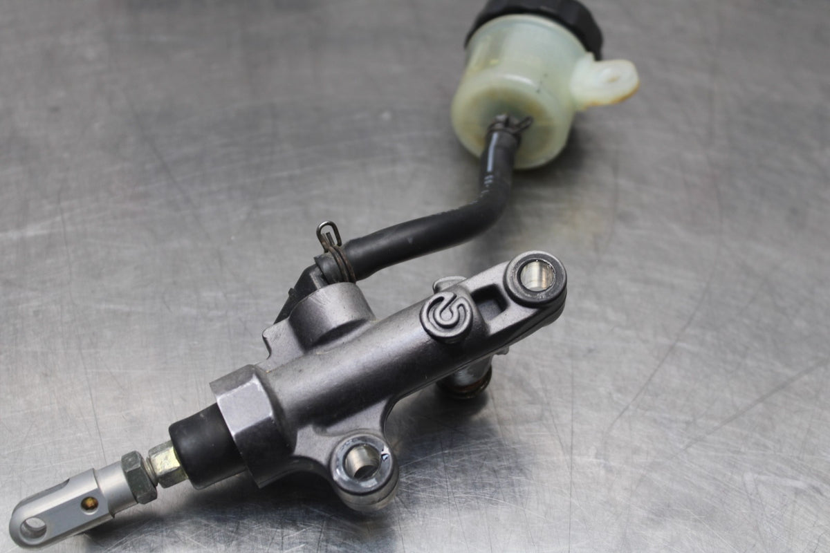 05 YAMAHA YZF R6 REAR BACK BRAKE MASTER CYLINDER W RESERVOIR BB814