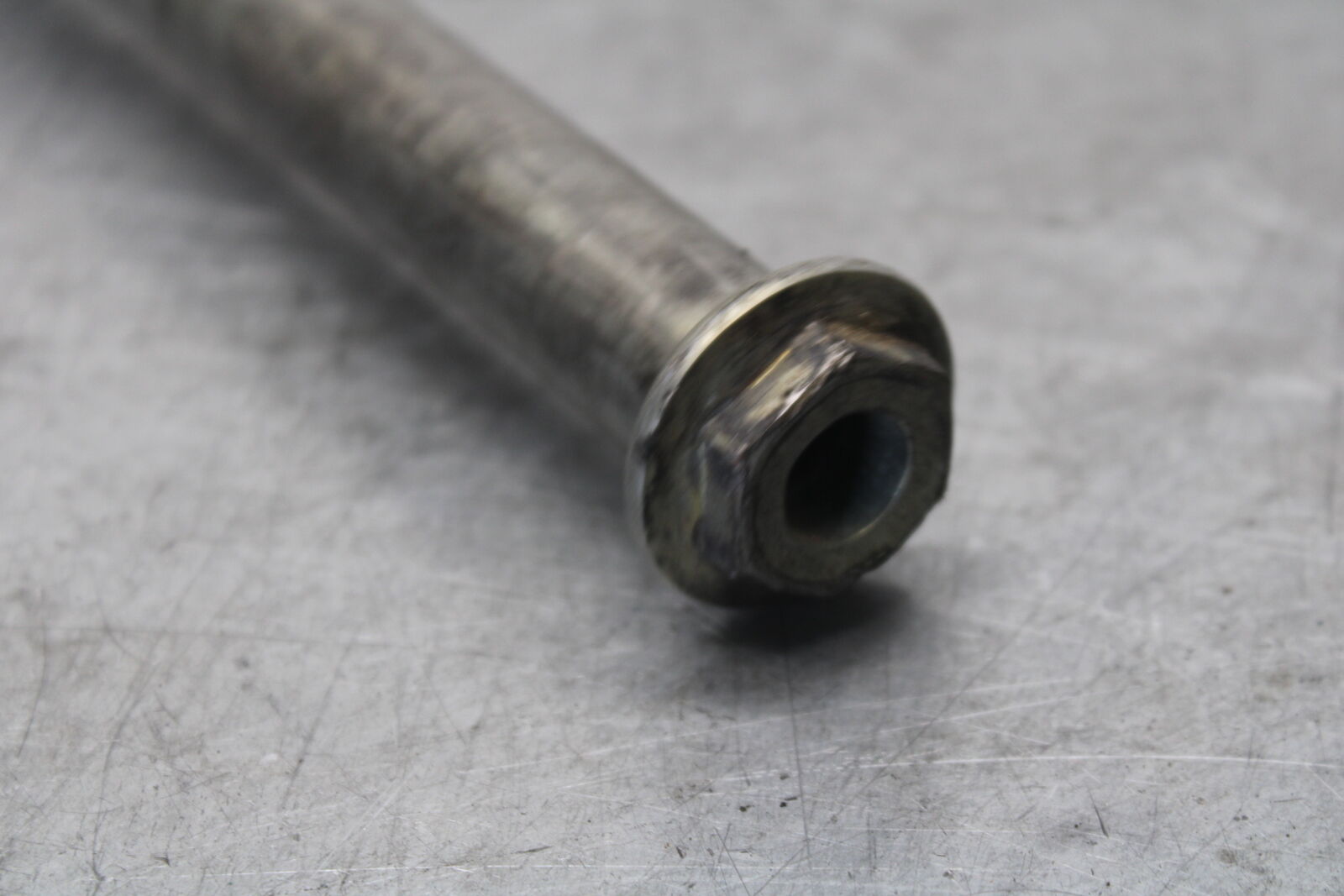 05-09 SUZUKI BOULEVARD C90 REAR AXLE BACK WHEEL RIM PIVOT BOLT AXEL BB692