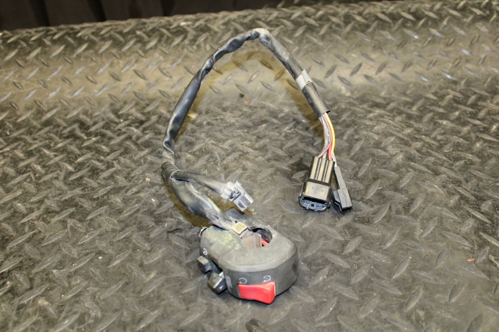 06-07 KAWASAKI NINJA ZX10R RIGHT CLIP ON HANDLE KILL OFF START SWITCH BB186