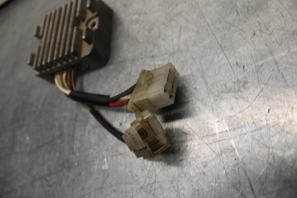 1979 Yamaha XS1100 RECTIFIER VOLTAGE REGULATOR 1T4-81960-A0-00 BB572