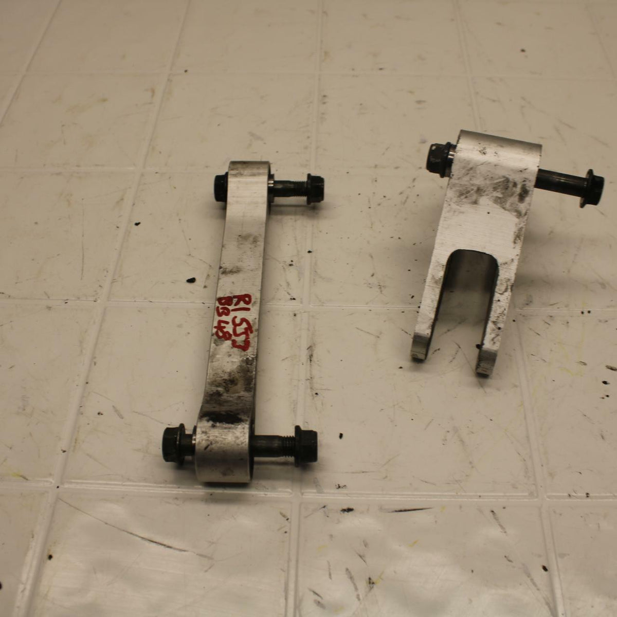 01 YAMAHA YZF R1 REAR DOGBONE SHOCK LINKAGE LINK BB25
