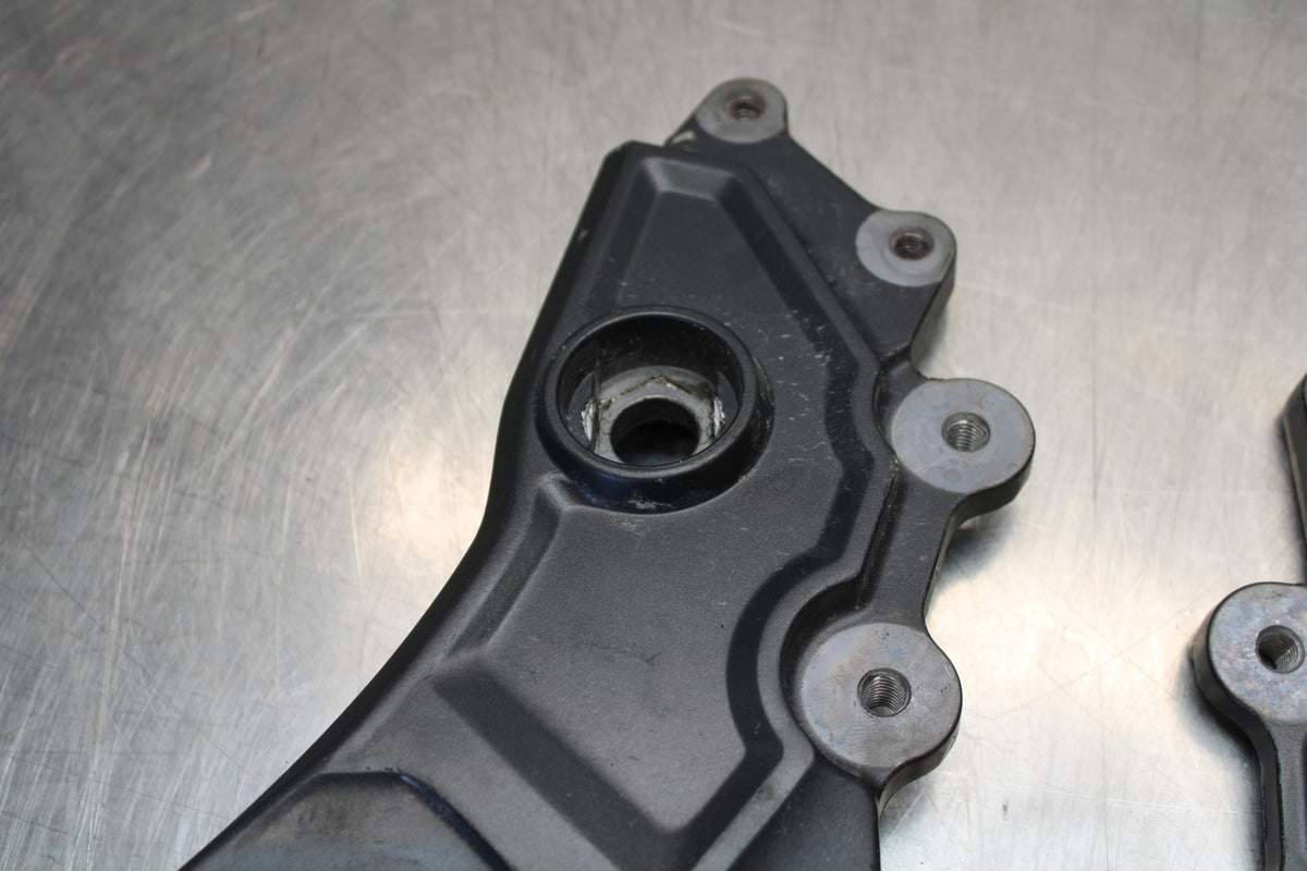 22-25 YAMAHA YZF R7 LEFT RIGHT FRAME REARSET BRACKETS MOUNTS BB182