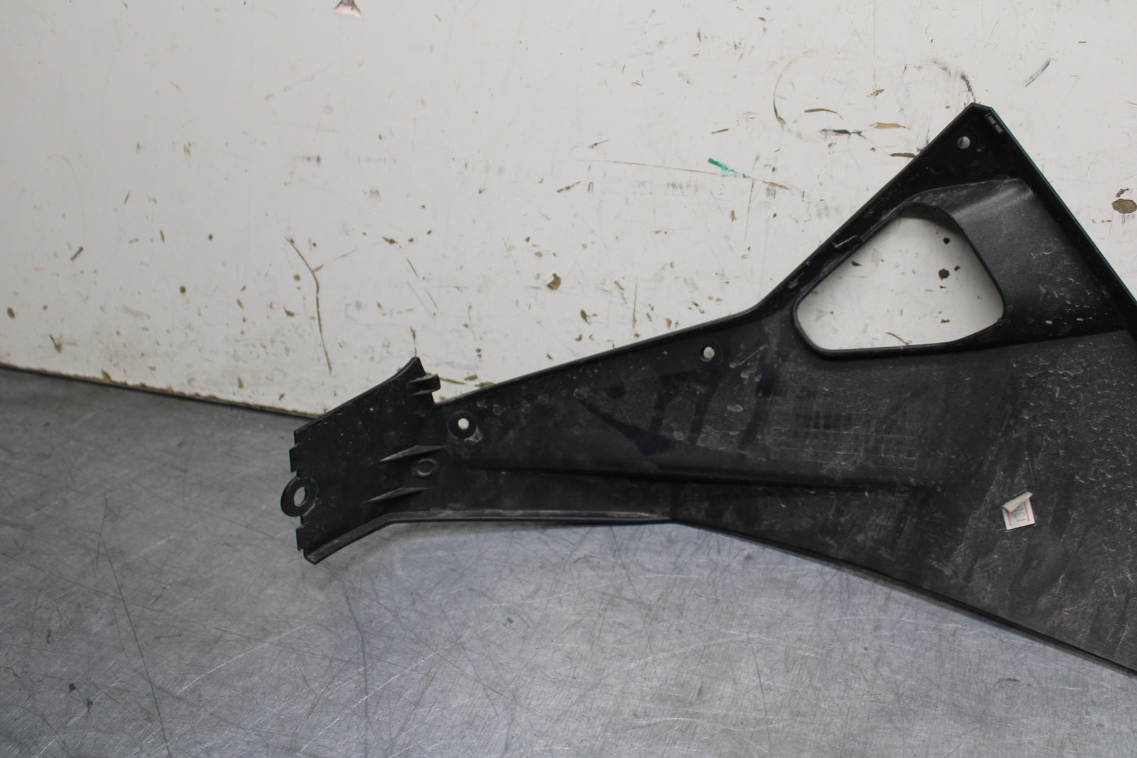 24 KAWASAKI NINJA 500 ABS RIGHT LOWER BOTTOM BELLY SIDE FAIRING COWL  BB730