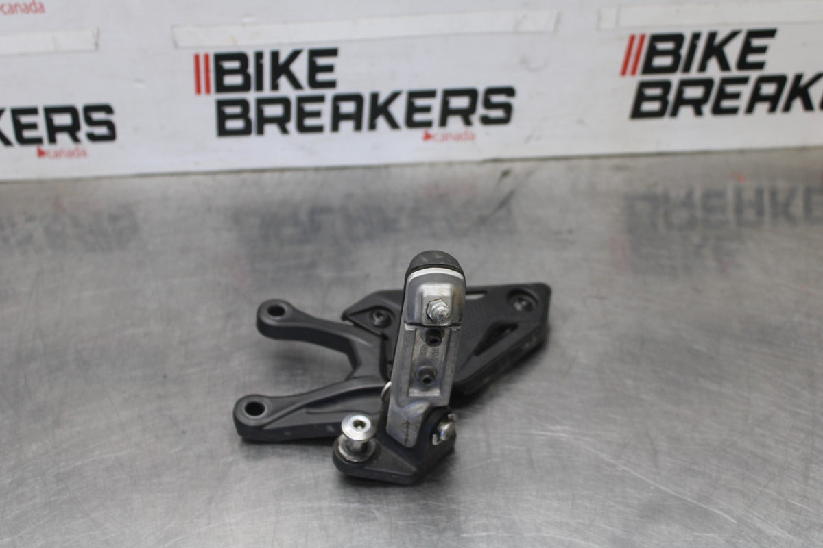 25 KAWASAKI Z900 LEFT REARSET REAR SET DRIVER FOOT PEG REST STOP BB928