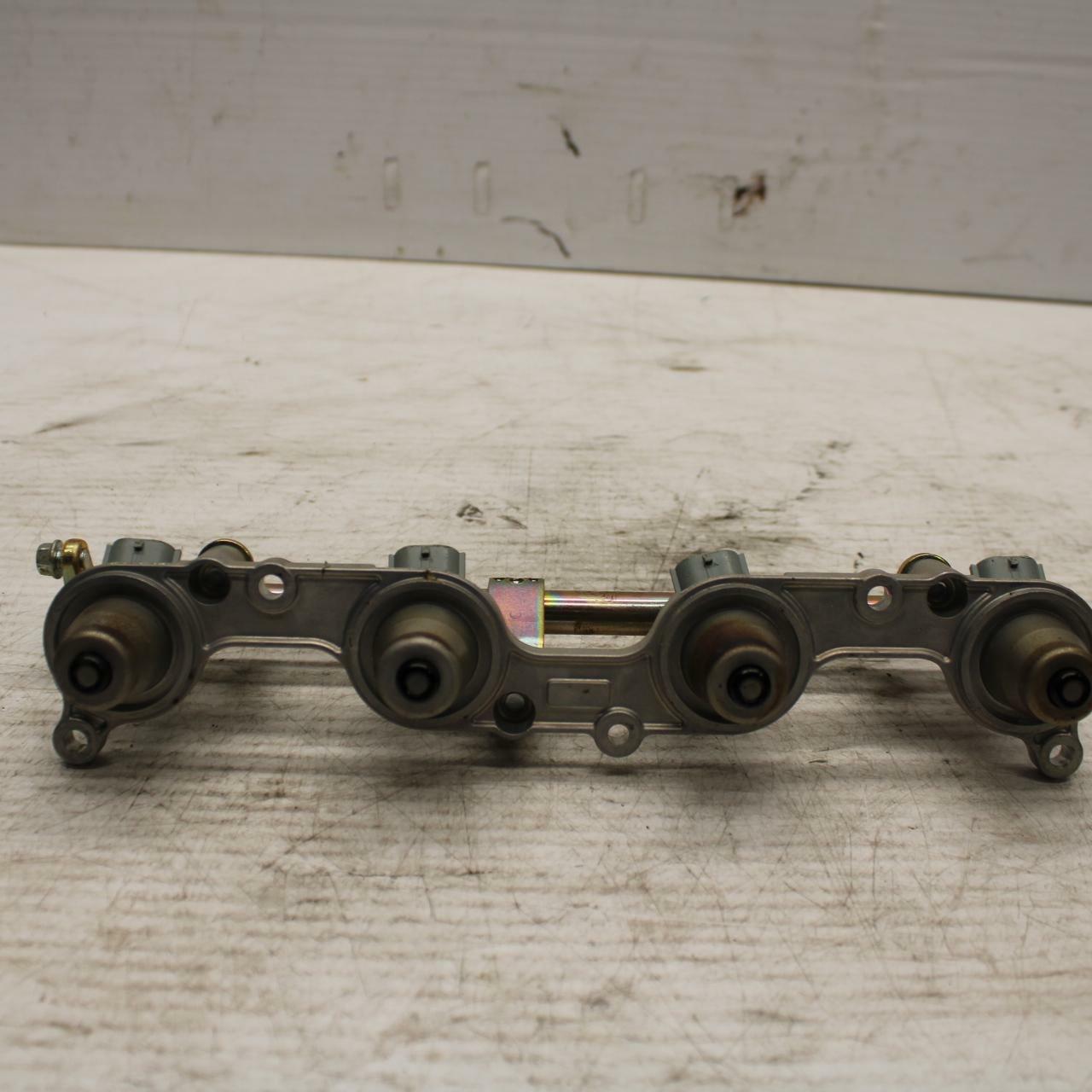 05-06 HONDA CBR600RR SECONDARY FUEL INJECTORS TOP AIRBOX GAS RAIL BB307