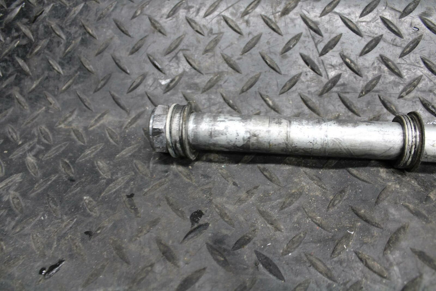 03-04 HONDA CBR600RR REAR AXLE BACK WHEEL RIM PIVOT BOLT AXEL BB200