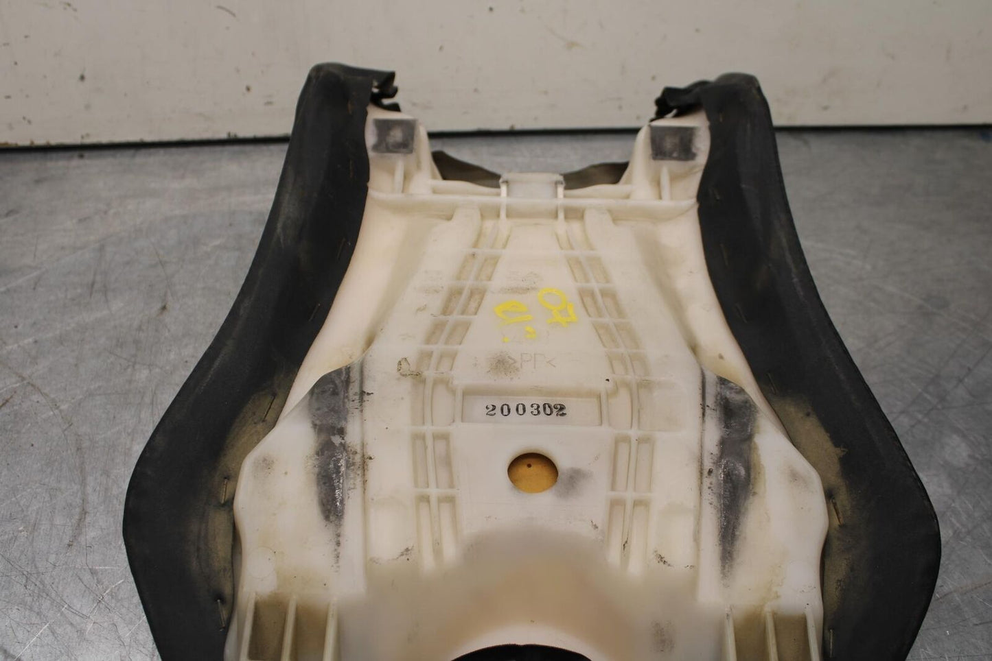 2007 Yamaha YZF R1 FRONT DRIVERS SEAT PAD SADDLE PILLION 4C8-24710-00-00 BB483