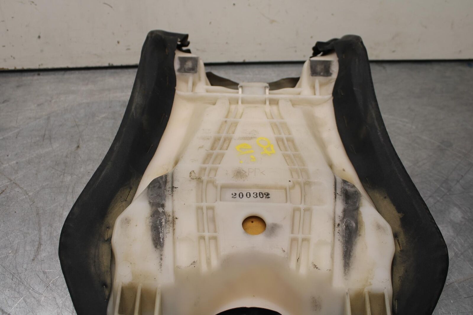 2007 Yamaha YZF R1 FRONT DRIVERS SEAT PAD SADDLE PILLION 4C8-24710-00-00 BB483