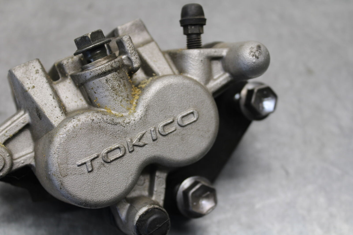 05-06 SUZUKI BOULEVARD M50 RIGHT FRONT BRAKE CALIPER 59100-33DB0-999 BB671