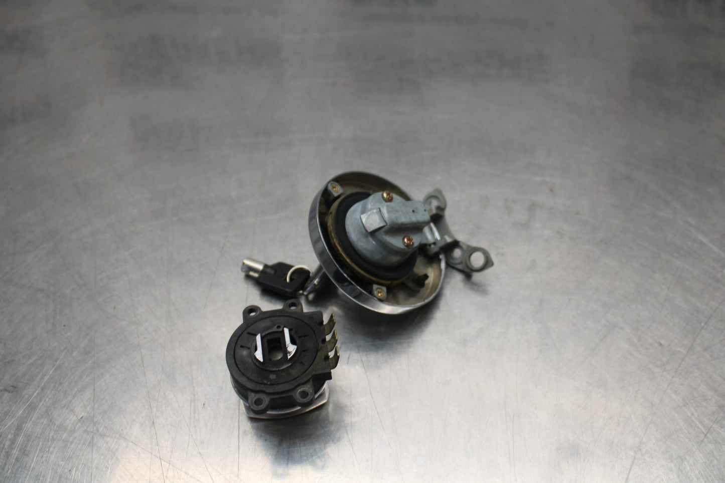 03-08 KAWASAKI VULCAN 1600 IGNITION LOCK KEY SET W/ GAS CAP BB196