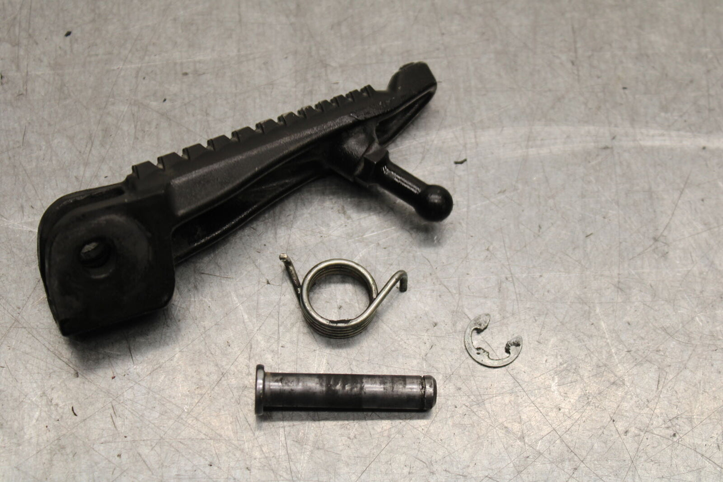 16 KAWASAKI NINJA ZX10R RIGHT FRONT FOOT REST PEG STEP 34028-0140 BB650