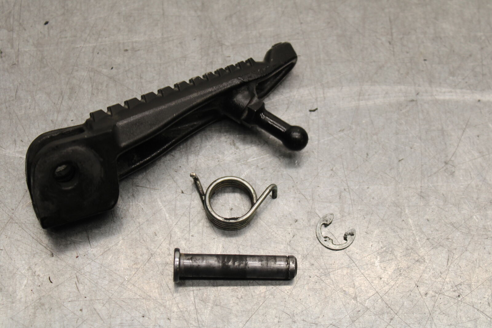 16 KAWASAKI NINJA ZX10R RIGHT FRONT FOOT REST PEG STEP 34028-0140 BB650