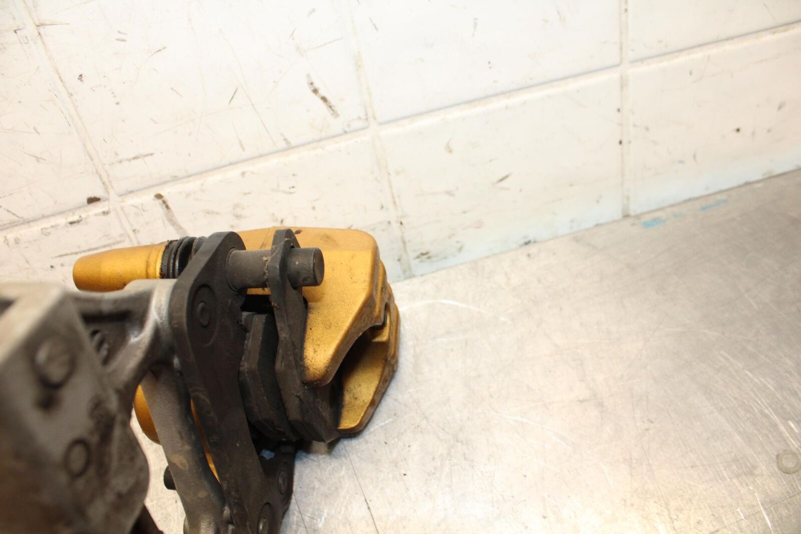 2003 Kawasaki Ninja ZX6RR ZX600K REAR BACK BRAKE CALIPER W MOUNT BRACKET BB66