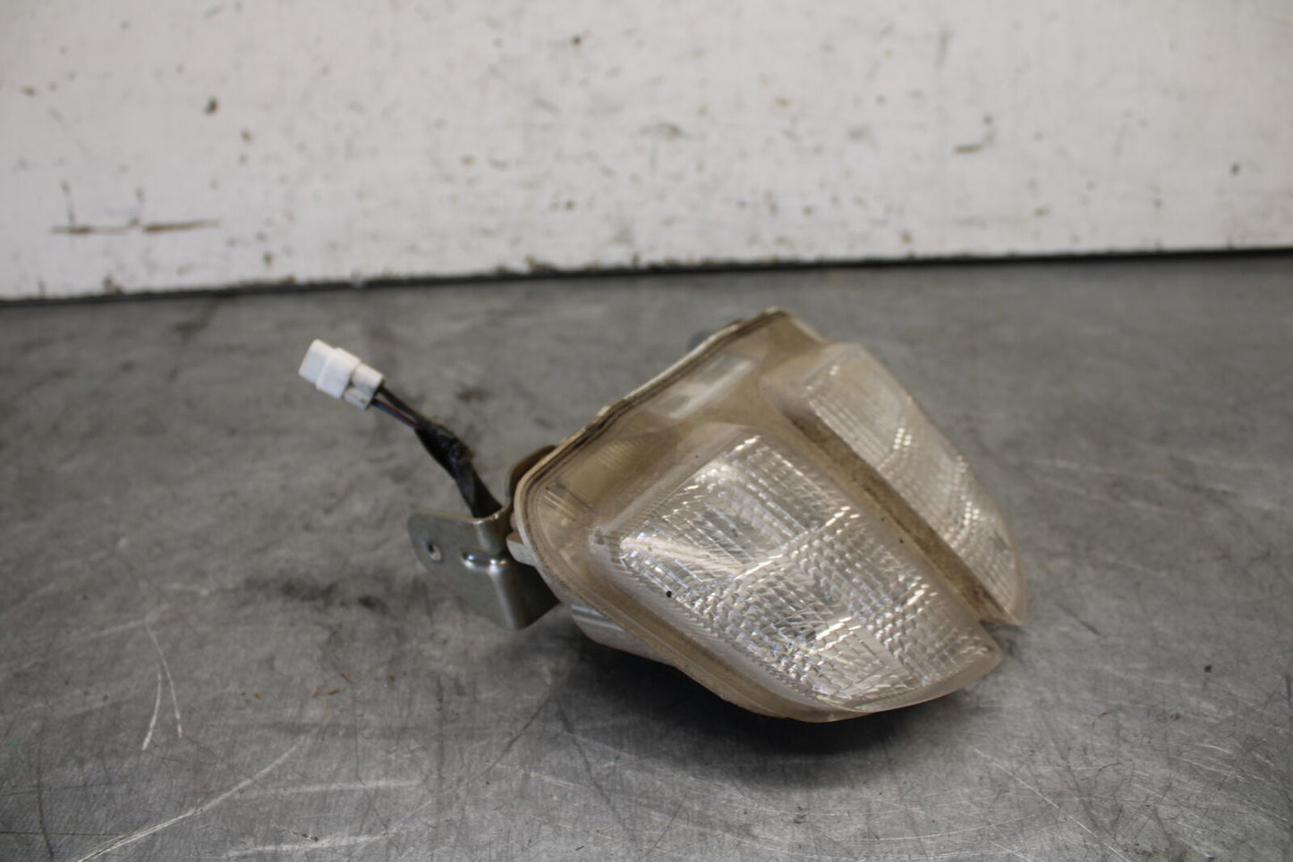 06-07 SUZUKI GSXR 600 REAR TAIL TAILLIGHT BACK BRAKE LIGHT BB694