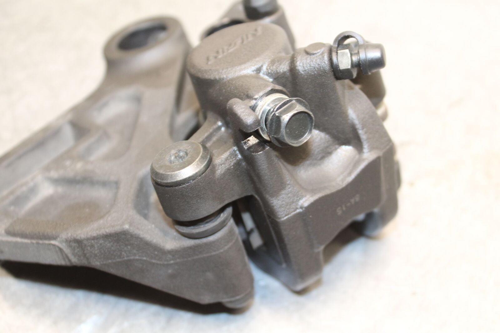 13-18 KAWASAKI NINJA ZX6R REAR BRAKE CALIPER W MOUNT BRACKET 43080-0114-DJ BB666