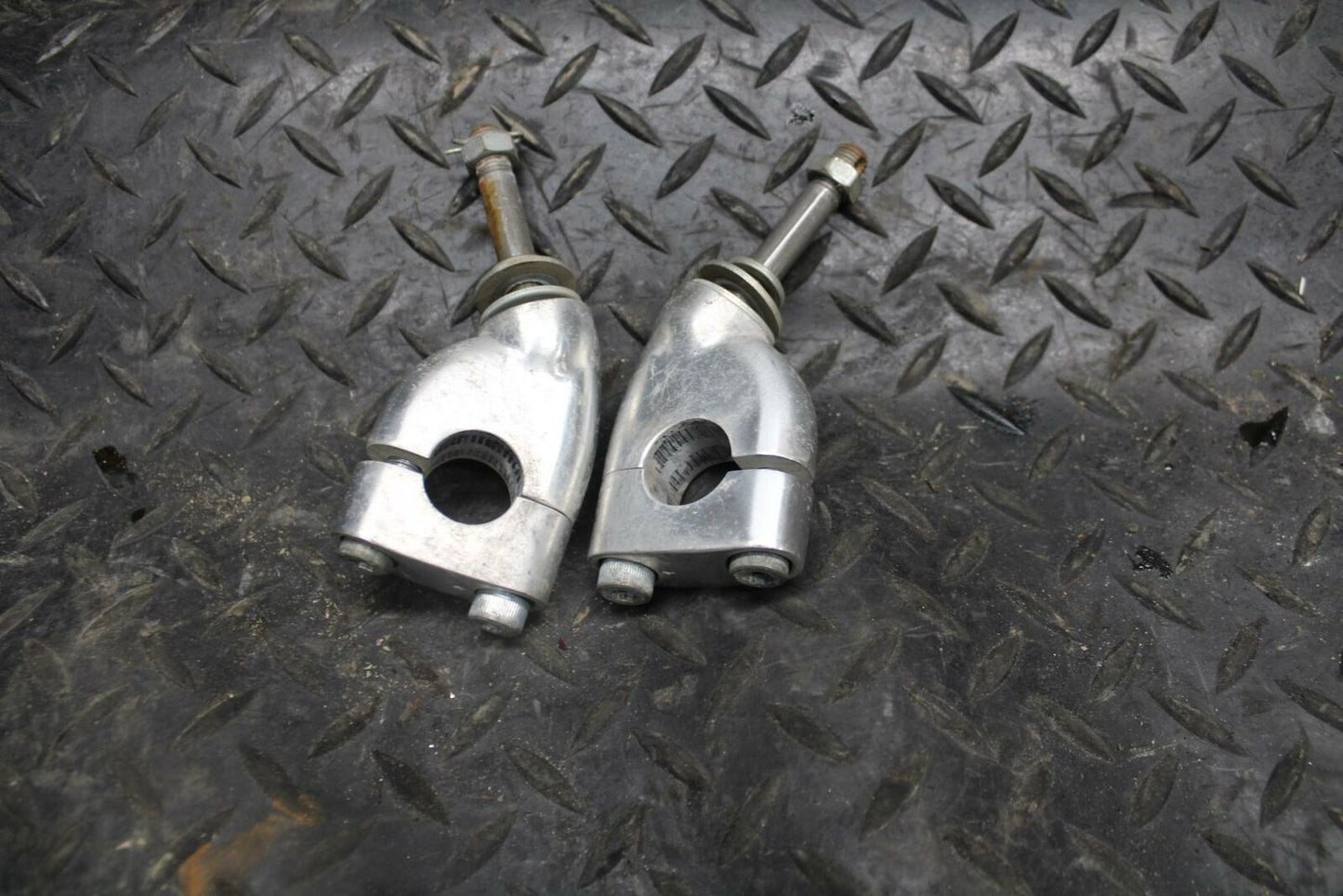 84-85 YAMAHA VIRAGO 1000 HANDLEBAR RISERS BB173