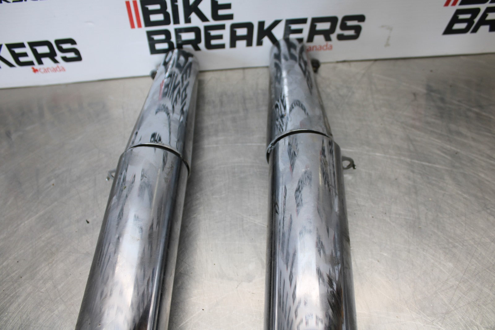 03-08 KAWASAKI VULCAN 1600 FRONT FORK COVER TOP GUARD SHIELD COWL BB196