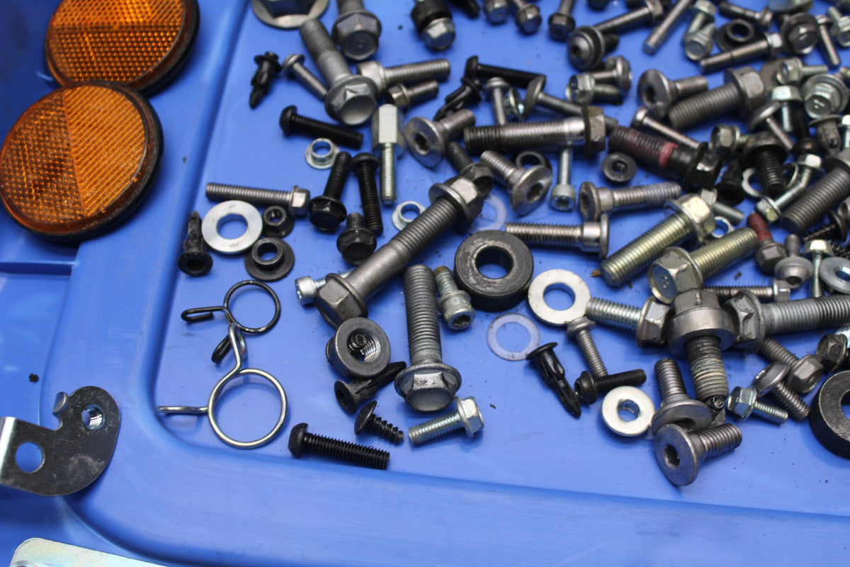 24 KAWASAKI NINJA 500 ABS MOUNTING BOLTS HARDWARE MOTOR SCREWS BB818