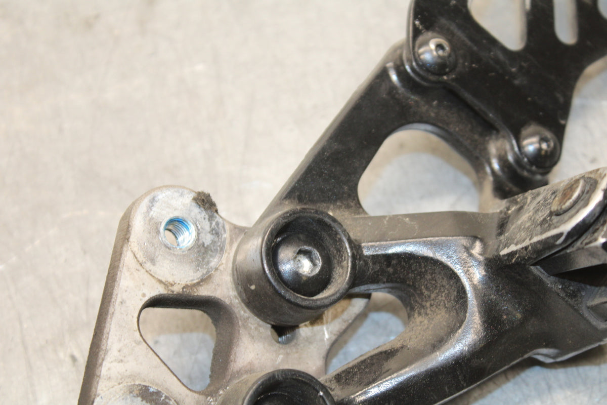08-09 SUZUKI GSXR600 LEFT REARSET REAR SET DRIVER FOOT PEG REST STOP BB728