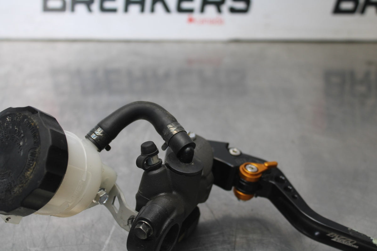 11-26 SUZUKI GSXR750 FRONT BRAKE MASTER CYLINDER w/ LEVER BB900