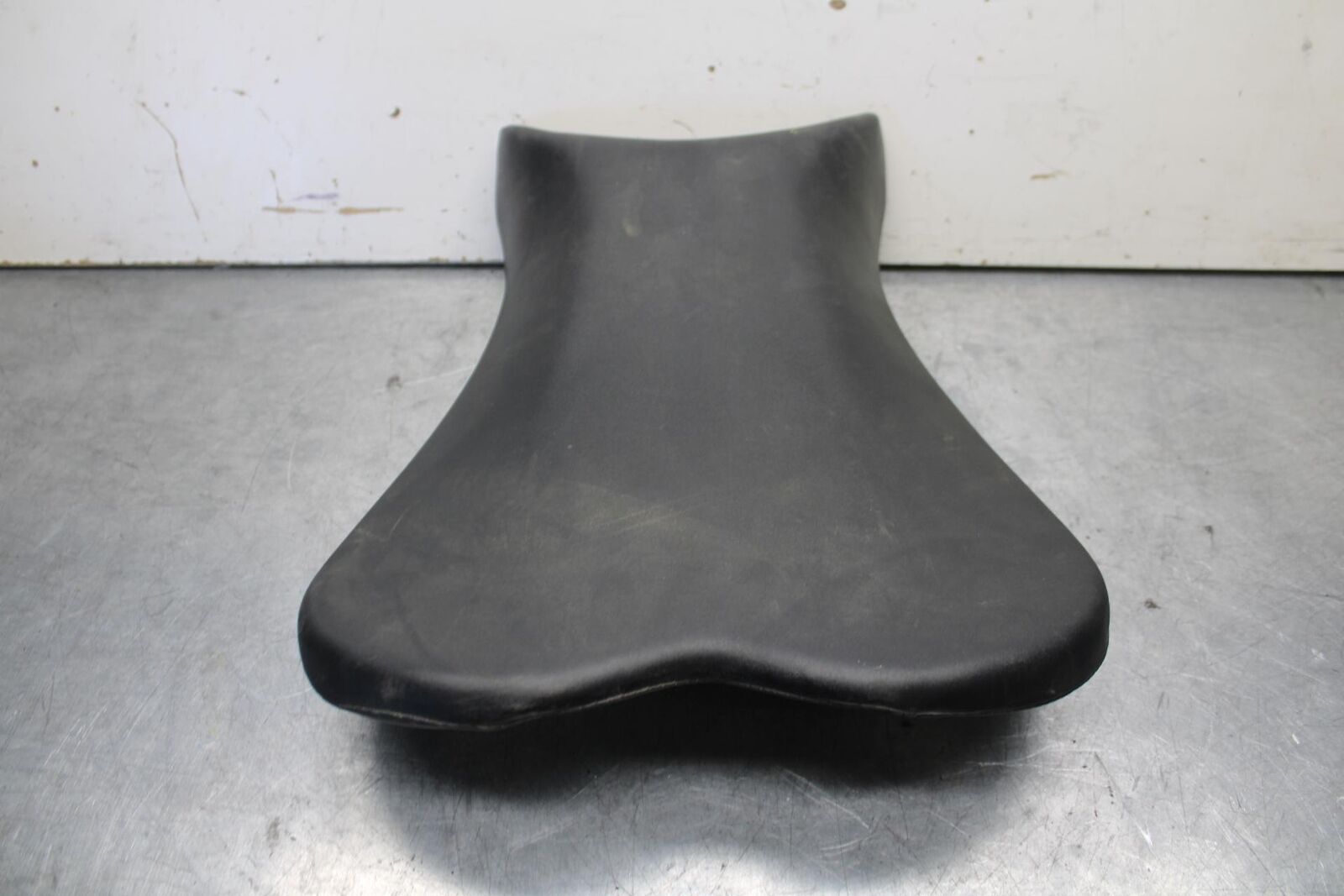1995 Suzuki RF600R FRONT DRIVERS SEAT PAD SADDLE PILLION BB104